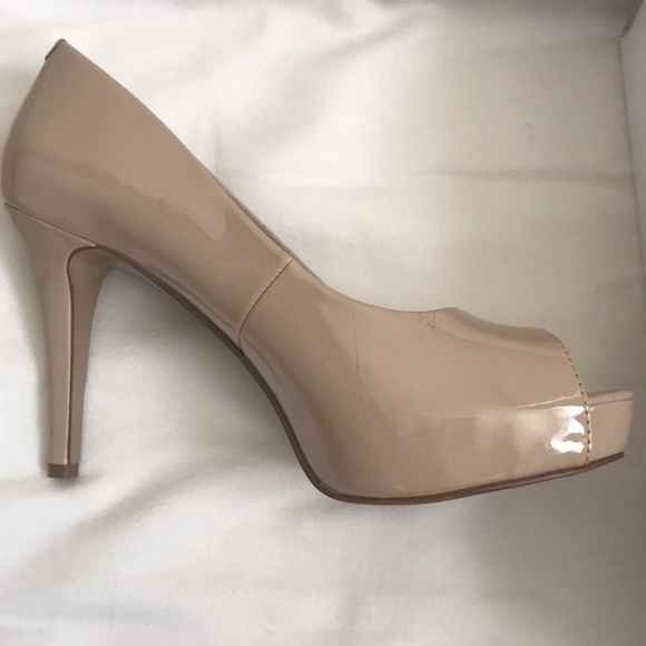 Nine West gently used- nude and black - Picture 2 of 3